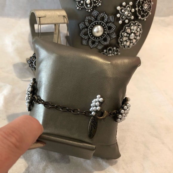 Jewelry Set - Picture 2 of 6